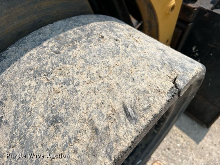 image for item II9018 2013 Caterpillar 236B3  skid steer loader