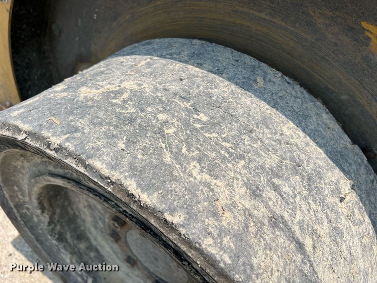 image for item II9018 2013 Caterpillar 236B3  skid steer loader