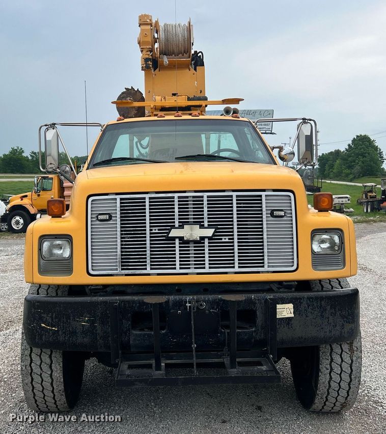 image for item II9024 2002 Chevrolet C7500  digger derrick truck