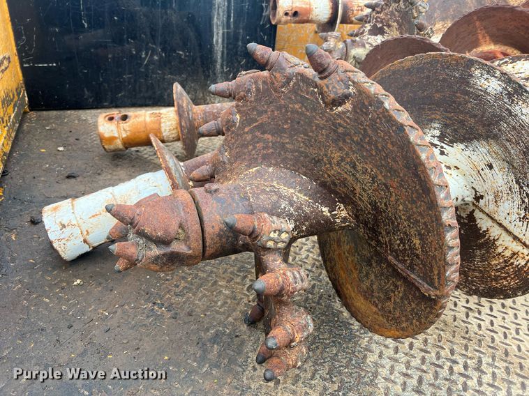 image for item II9024 2002 Chevrolet C7500  digger derrick truck