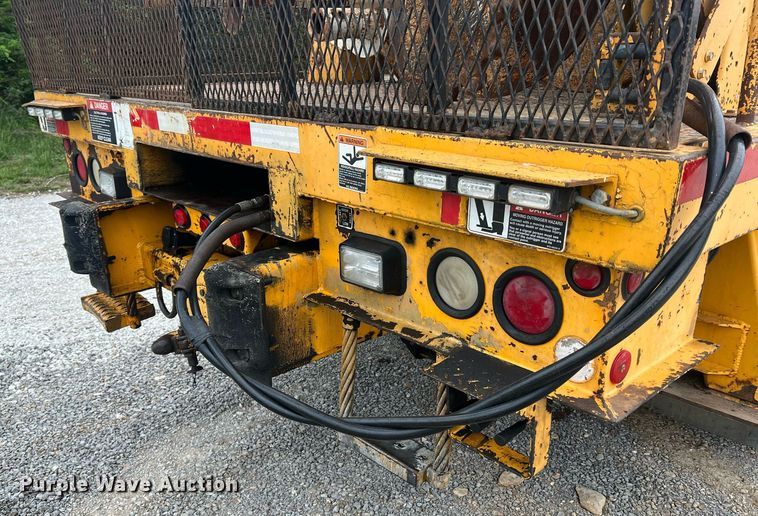 image for item II9024 2002 Chevrolet C7500  digger derrick truck