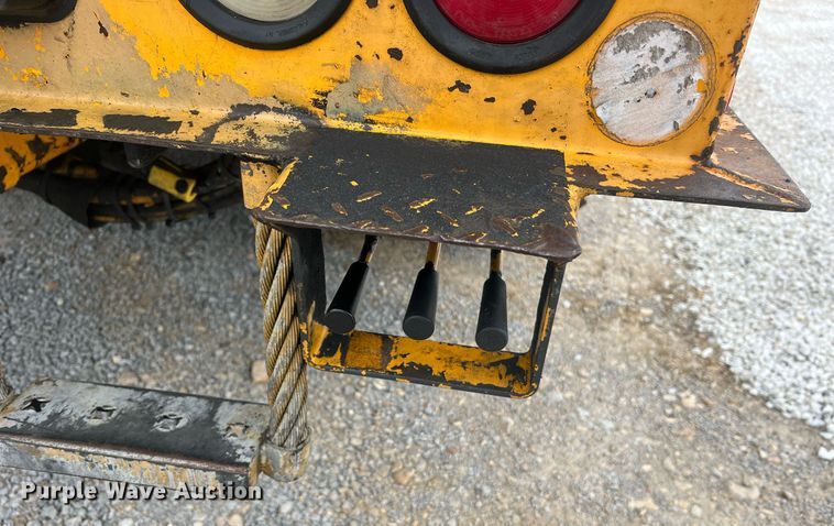 image for item II9024 2002 Chevrolet C7500  digger derrick truck