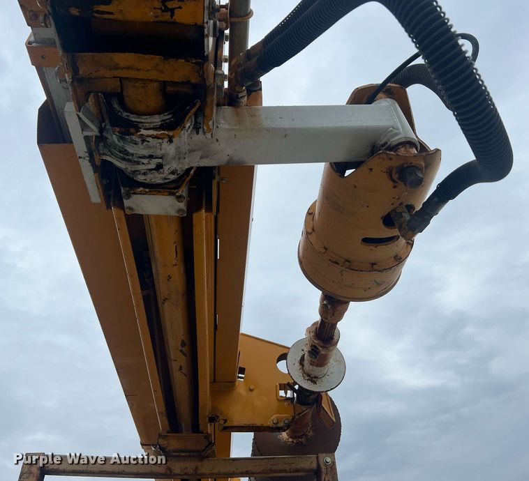 image for item II9024 2002 Chevrolet C7500  digger derrick truck