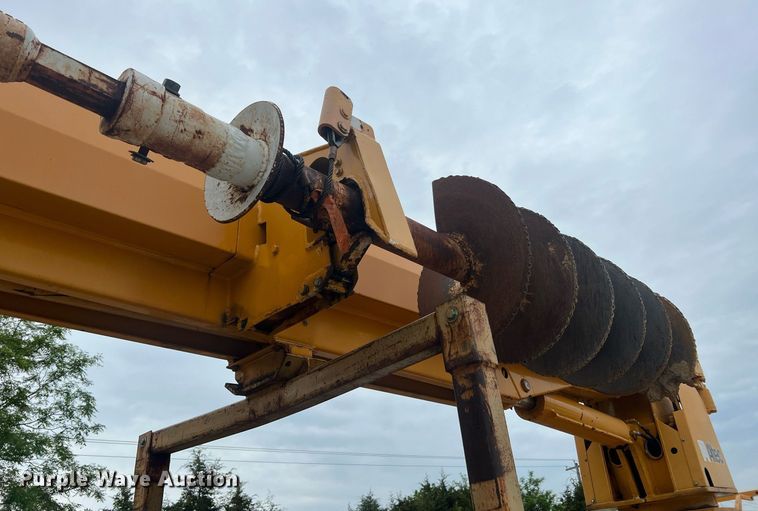 image for item II9024 2002 Chevrolet C7500  digger derrick truck