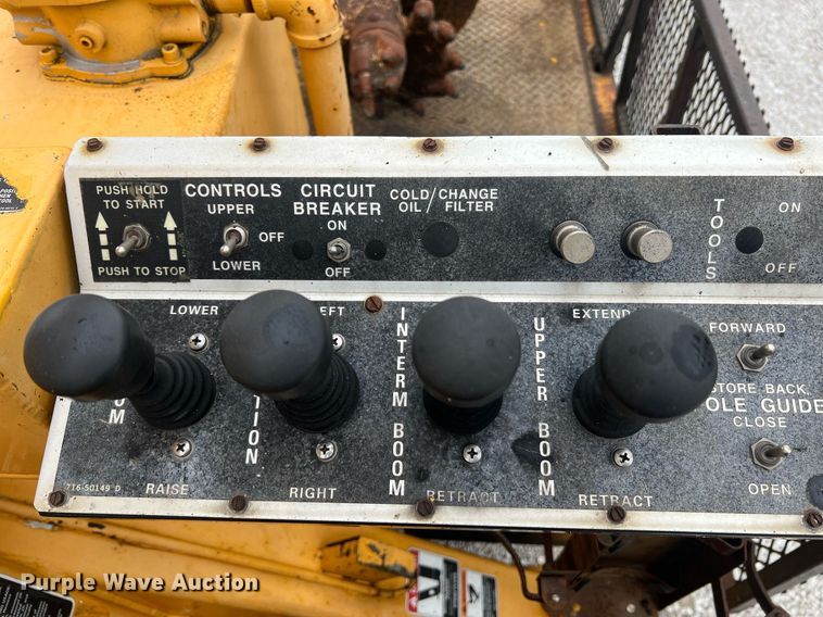 image for item II9024 2002 Chevrolet C7500  digger derrick truck