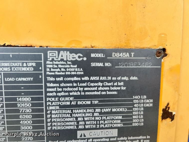 image for item II9024 2002 Chevrolet C7500  digger derrick truck