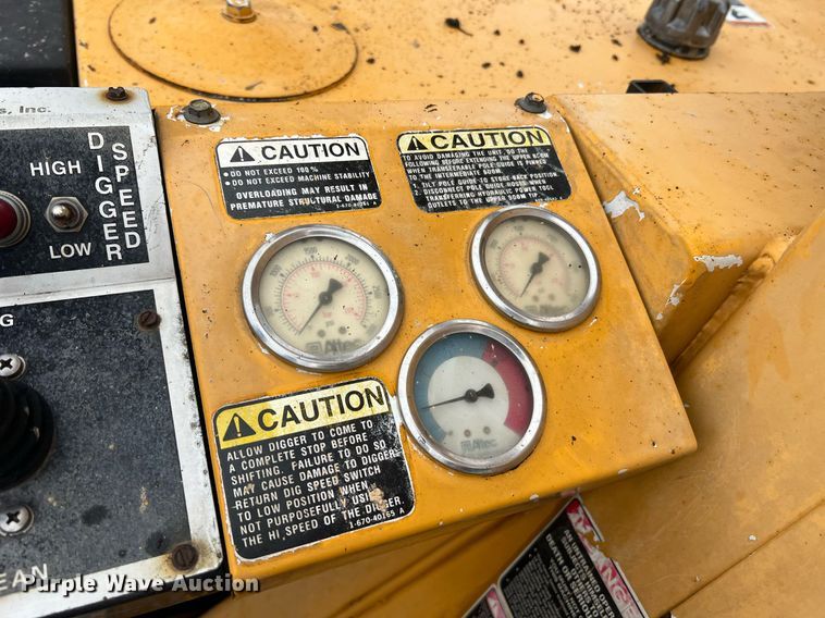 image for item II9024 2002 Chevrolet C7500  digger derrick truck