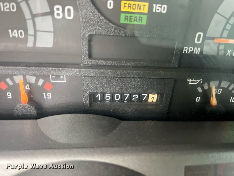 image for item II9024 2002 Chevrolet C7500  digger derrick truck