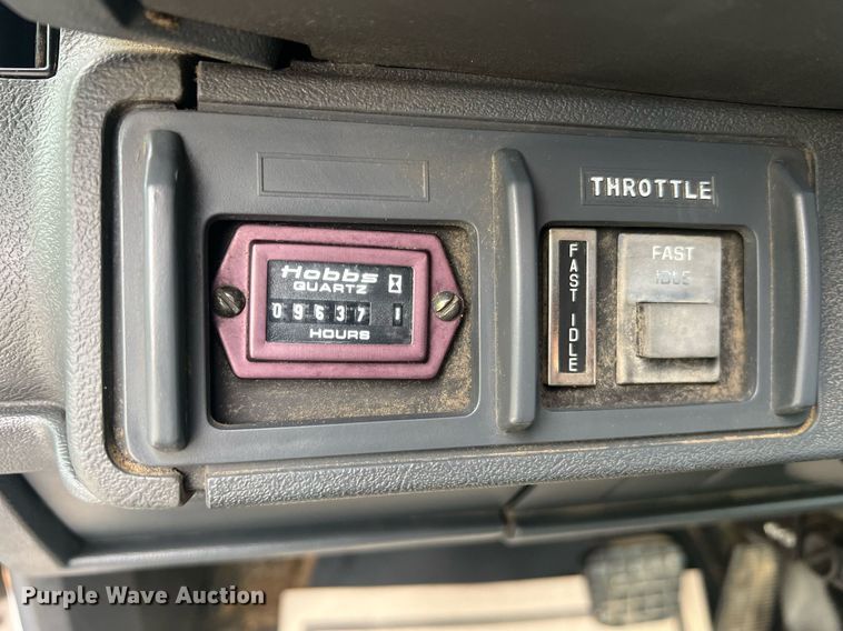 image for item II9024 2002 Chevrolet C7500  digger derrick truck