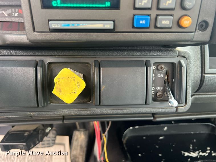 image for item II9024 2002 Chevrolet C7500  digger derrick truck