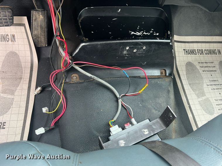 image for item II9024 2002 Chevrolet C7500  digger derrick truck