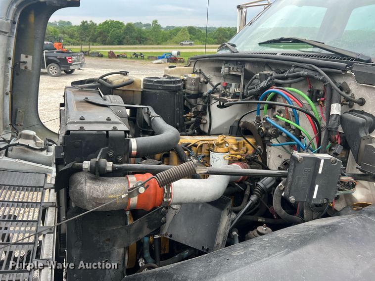 image for item II9024 2002 Chevrolet C7500  digger derrick truck