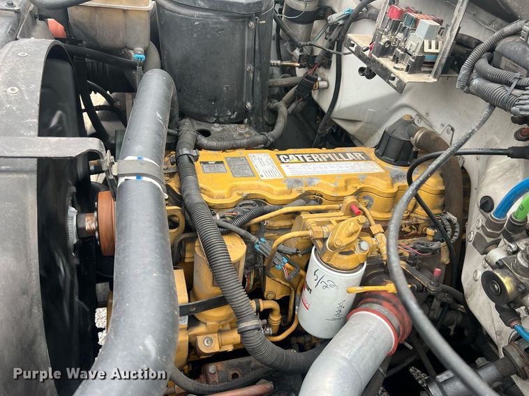 image for item II9024 2002 Chevrolet C7500  digger derrick truck