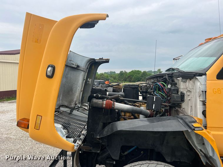 image for item II9024 2002 Chevrolet C7500  digger derrick truck