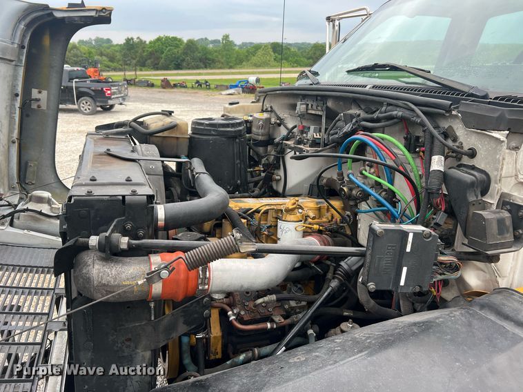 image for item II9024 2002 Chevrolet C7500  digger derrick truck