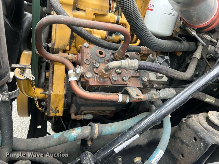 image for item II9024 2002 Chevrolet C7500  digger derrick truck