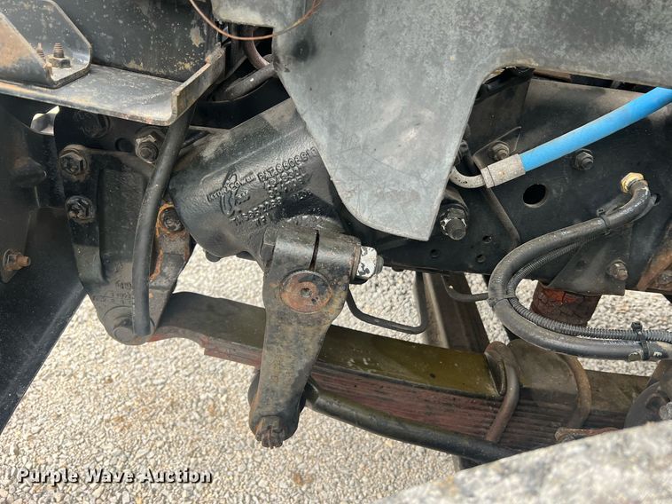 image for item II9024 2002 Chevrolet C7500  digger derrick truck