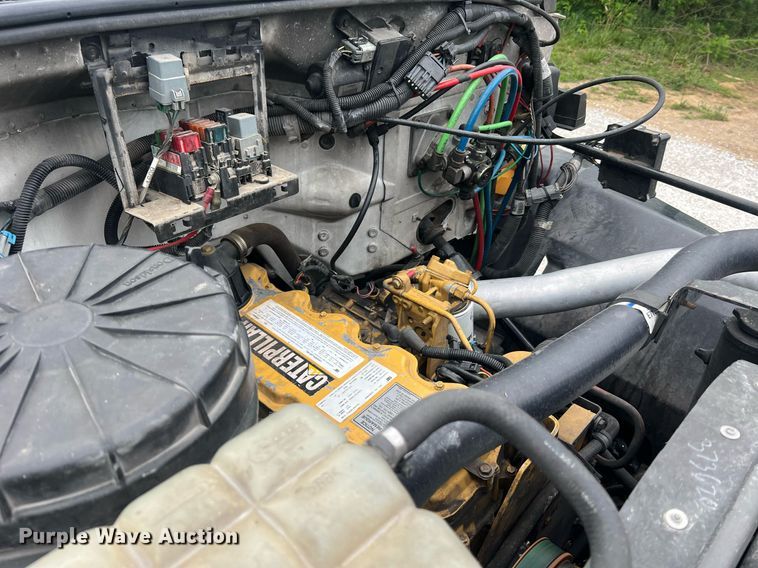 image for item II9024 2002 Chevrolet C7500  digger derrick truck