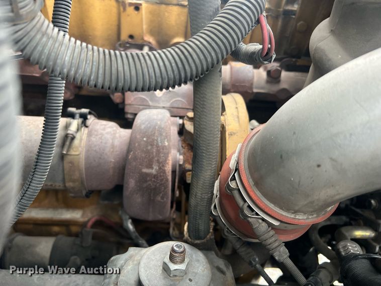 image for item II9024 2002 Chevrolet C7500  digger derrick truck