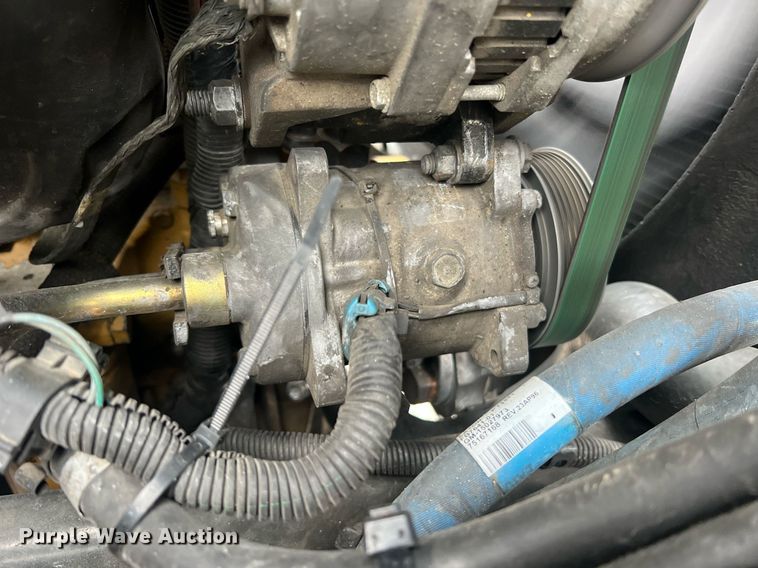 image for item II9024 2002 Chevrolet C7500  digger derrick truck