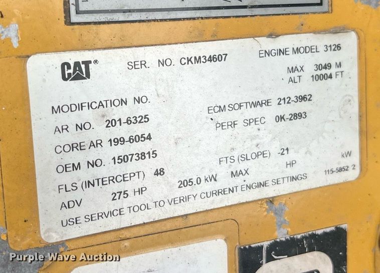 image for item II9024 2002 Chevrolet C7500  digger derrick truck