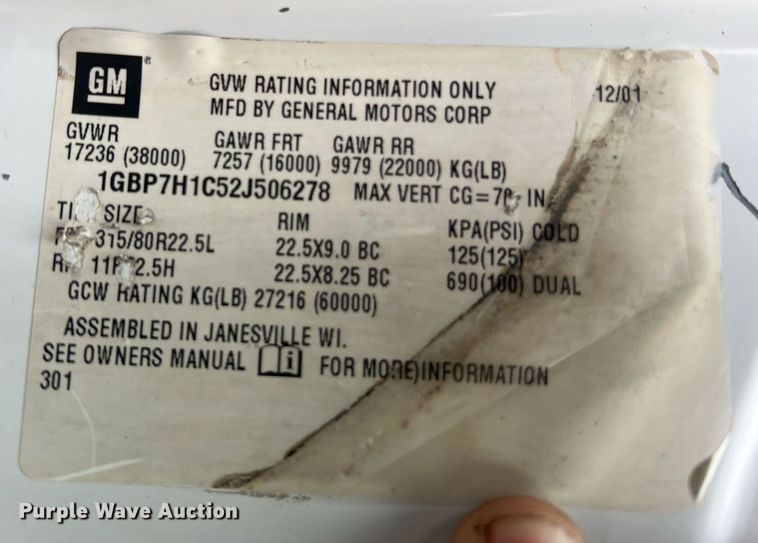 image for item II9024 2002 Chevrolet C7500  digger derrick truck