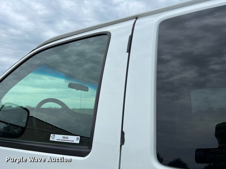 image for item II9026 2008 Chevrolet E2500  van
