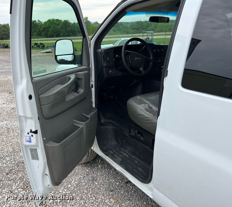 image for item II9026 2008 Chevrolet E2500  van