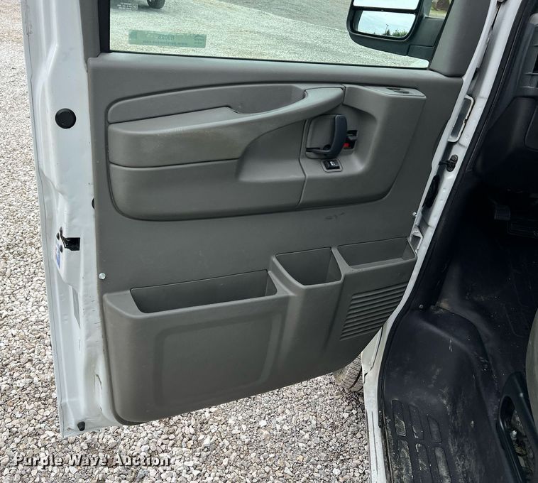 image for item II9026 2008 Chevrolet E2500  van