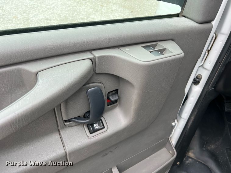 image for item II9026 2008 Chevrolet E2500  van