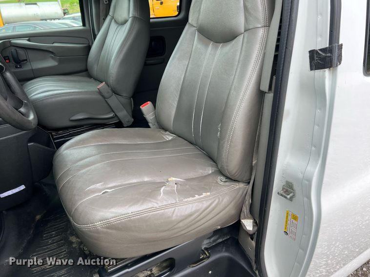 image for item II9026 2008 Chevrolet E2500  van