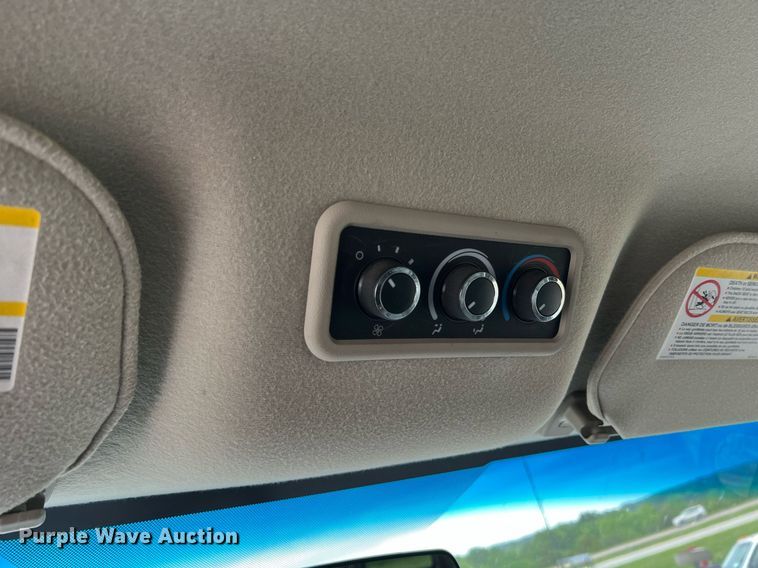 image for item II9026 2008 Chevrolet E2500  van