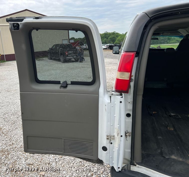 image for item II9026 2008 Chevrolet E2500  van