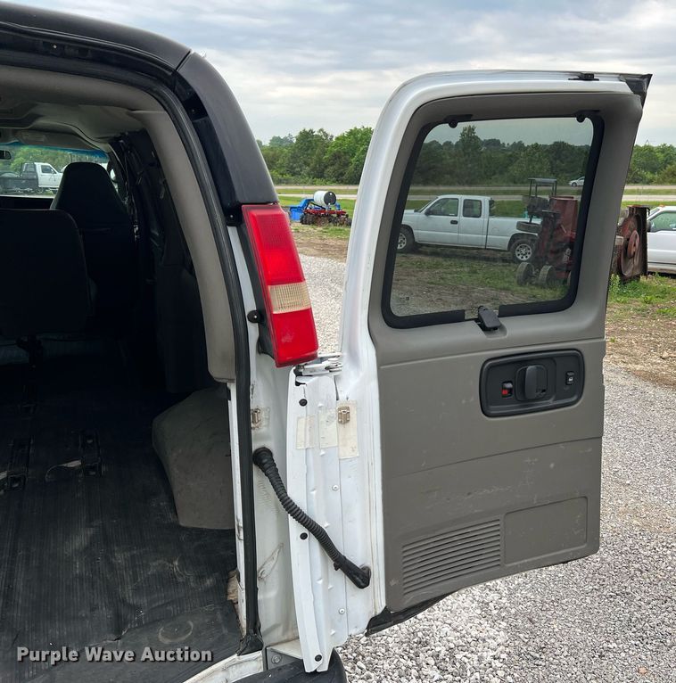 image for item II9026 2008 Chevrolet E2500  van