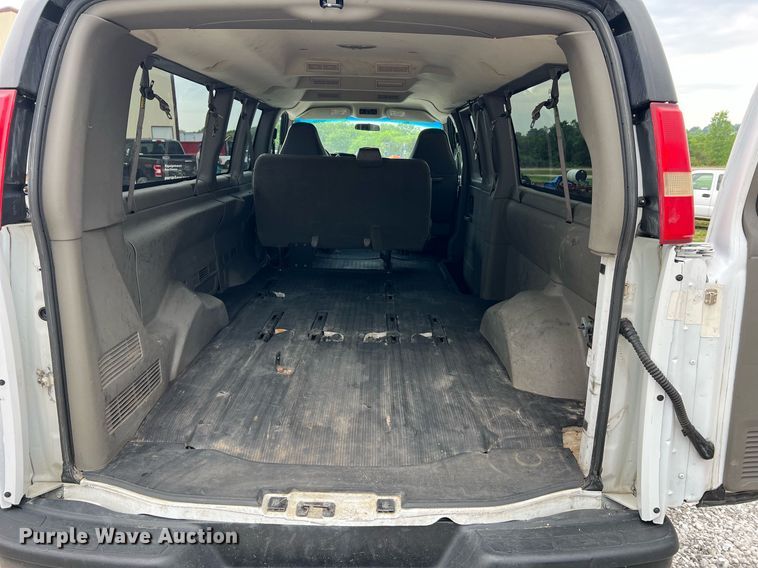 image for item II9026 2008 Chevrolet E2500  van