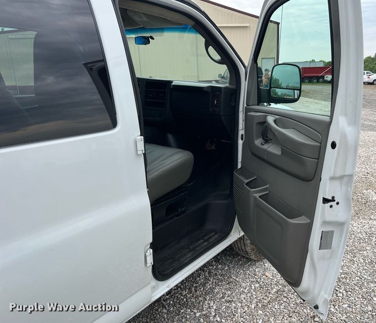 image for item II9026 2008 Chevrolet E2500  van