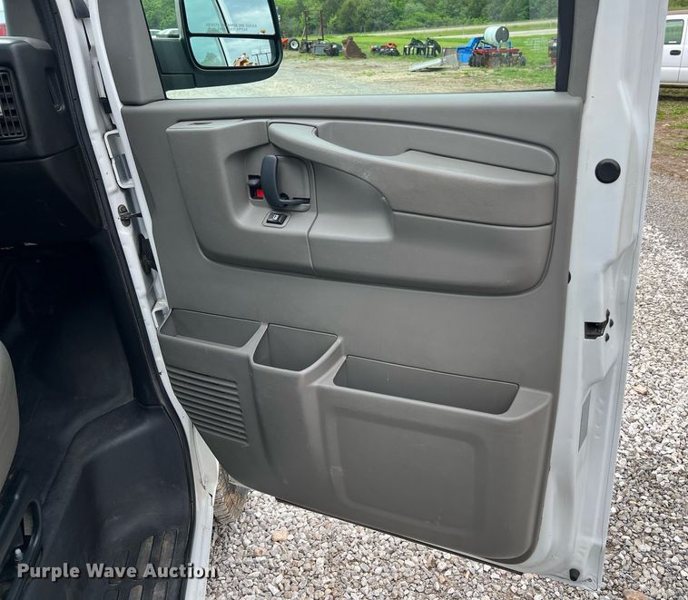 image for item II9026 2008 Chevrolet E2500  van