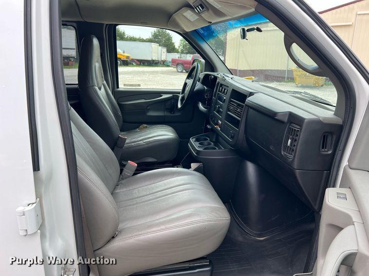 image for item II9026 2008 Chevrolet E2500  van