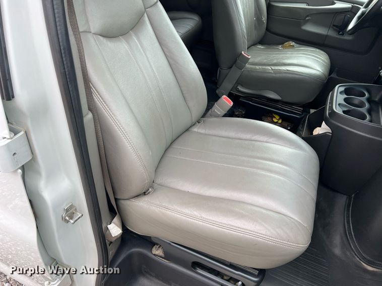 image for item II9026 2008 Chevrolet E2500  van