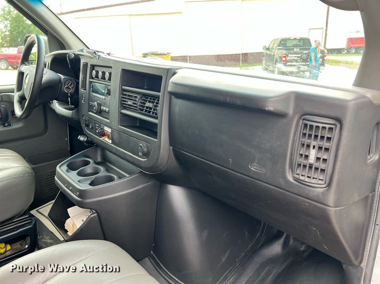 image for item II9026 2008 Chevrolet E2500  van