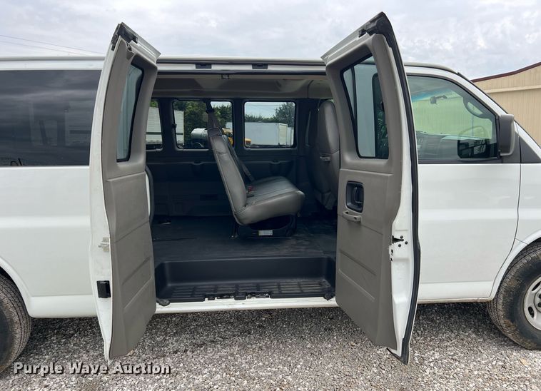 image for item II9026 2008 Chevrolet E2500  van