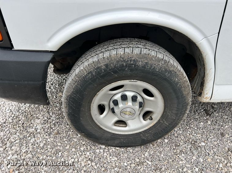 image for item II9026 2008 Chevrolet E2500  van