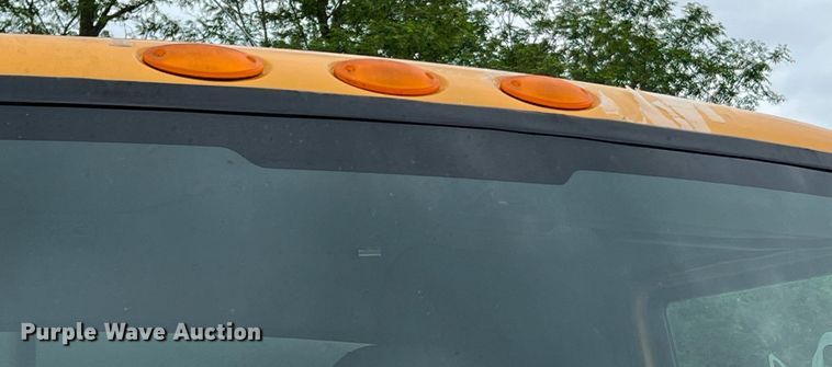 image for item II9027 2006 International 7400  oil distributor truck