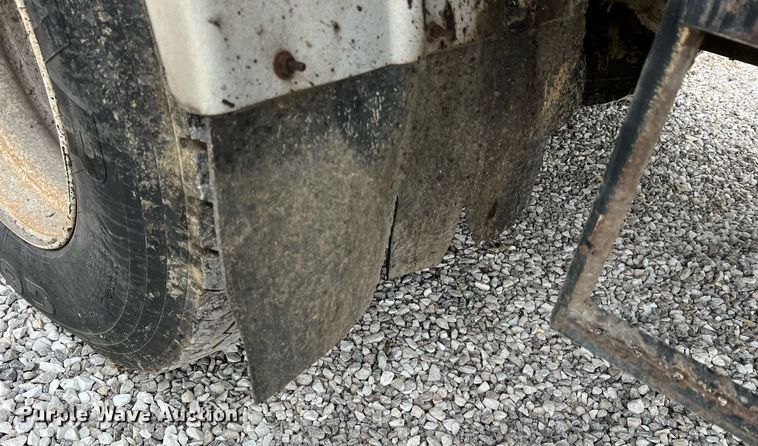 image for item II9027 2006 International 7400  oil distributor truck