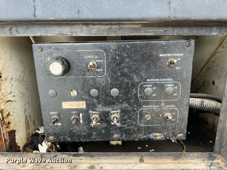 image for item II9027 2006 International 7400  oil distributor truck