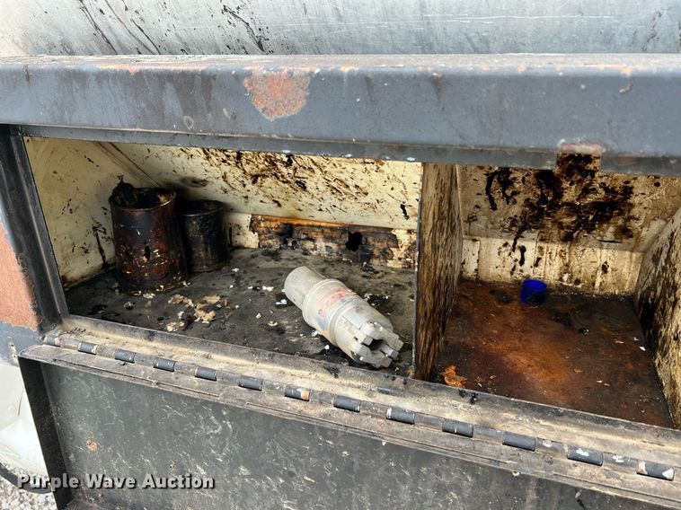 image for item II9027 2006 International 7400  oil distributor truck