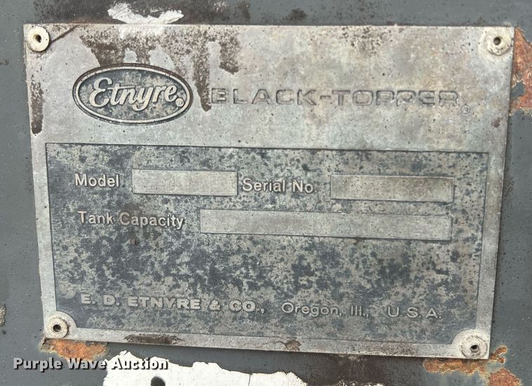 image for item II9027 2006 International 7400  oil distributor truck