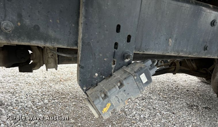 image for item II9027 2006 International 7400  oil distributor truck