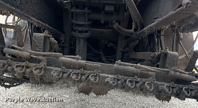 image for item II9027 2006 International 7400  oil distributor truck