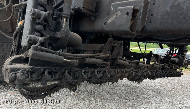 image for item II9027 2006 International 7400  oil distributor truck